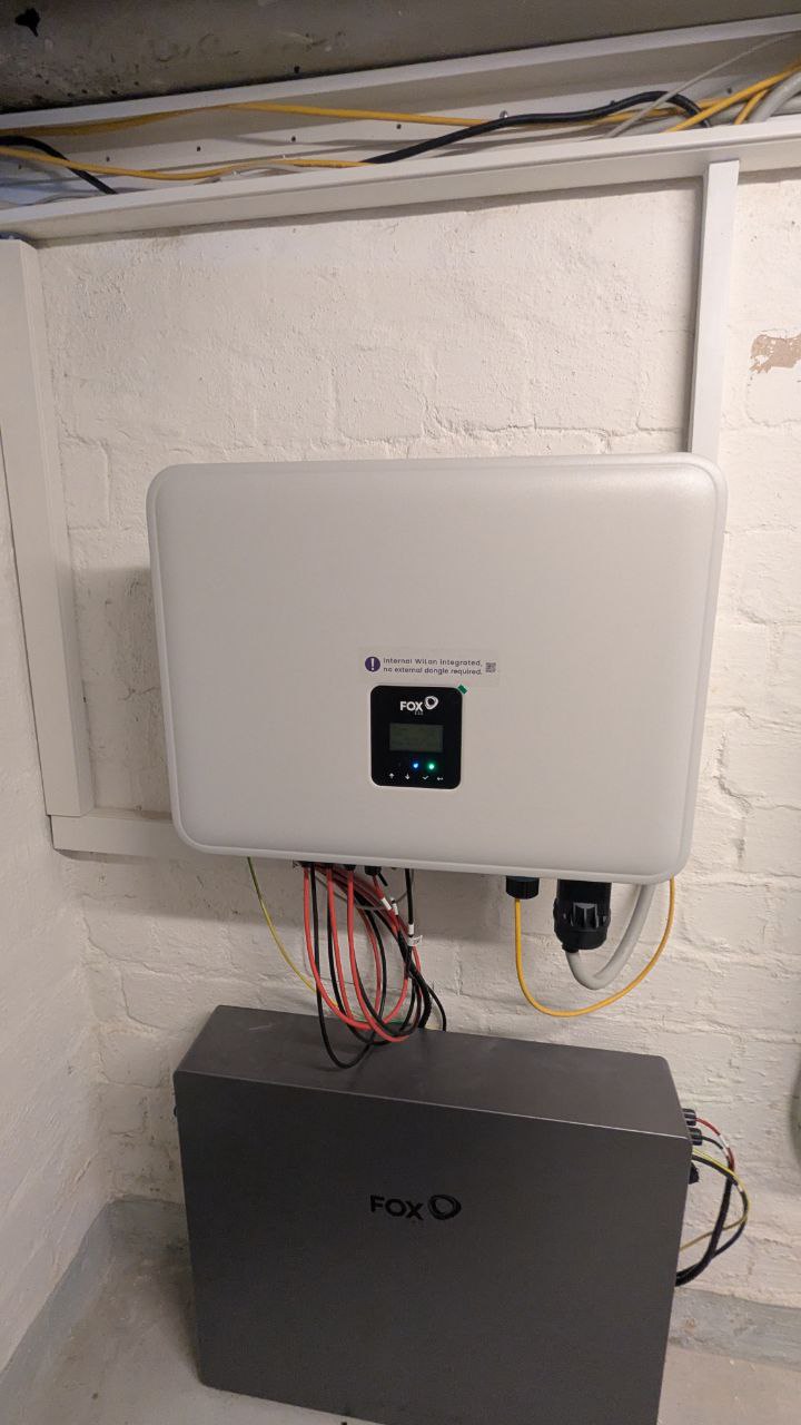 Klicken zum Vergrößern FoxEss Wechselrichter und Batterie im Keller installiert