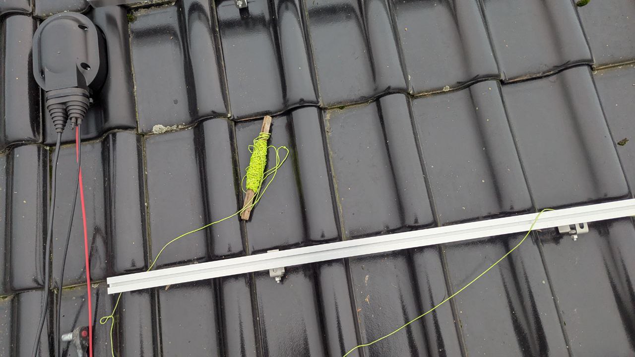 Klicken zum Vergrößern Richtschnur für die Ausrichtung der Unterkonstruktion gespannt